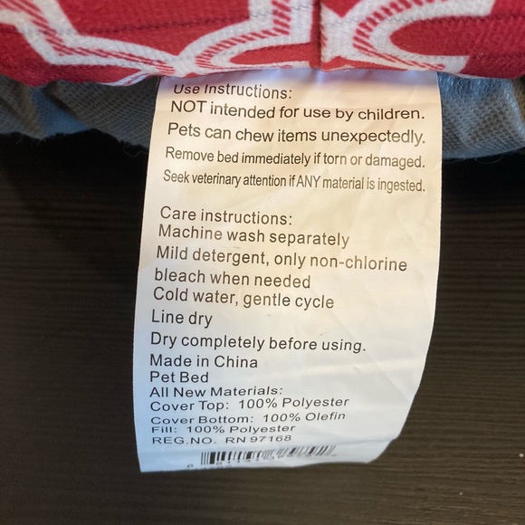 SOLD Small red/white pet bed, fluffy and soft, dog or cat - Picture 7 of 12